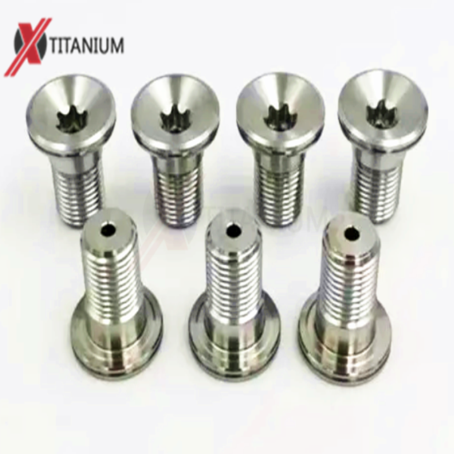 ಟಾರ್ಕ್ಸ್ ಸಾಕೆಟ್ ಹೊಂದಿರುವ M14x1.5mm ಹಾಲೋ ಟೈಟಾನಿಯಂ ಬೋಲ್ಟ್‌ಗಳು